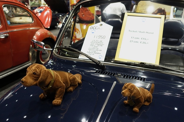 Auch Dackel waren im Angebot – Classic Car Show Maastricht 2025