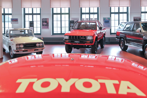 Bild Auch Gelände- und Nutzfahrzeuge gehören seit früh zum Toyota-Programm - 50 Jahre Toyota Schweiz Sonderschau
