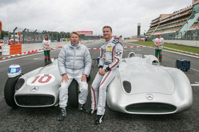 Auch Häkkinen und Coulthard wollten wissen, wie das denn damals war, ...