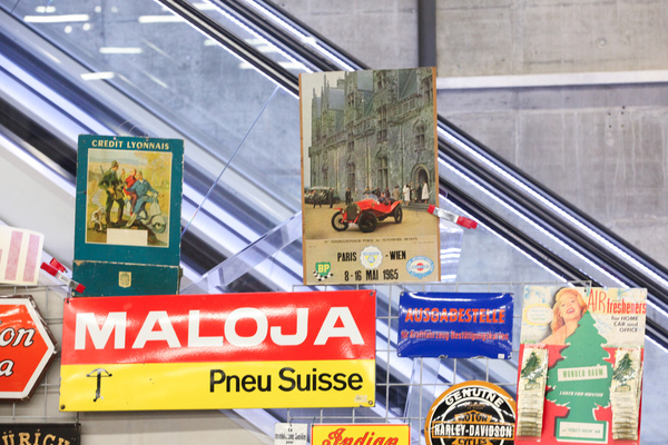 Image: Curiosities such as an English-language Wunderbaum cardboard display were also on sale.
