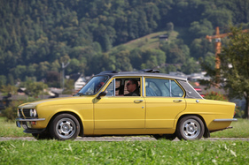 Auch Limousinen wie dieser Triumph Dolomite waren sehr willkommen - British Car Meeting in Mollis am 28. August 2016