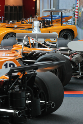Auch McLaren fuhr in den Sechzigerjahren mit Gulf-Logo, behielt aber die orange Grundfarbe - Retro Classics Stuttgart 2020