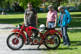 Auch Motoräder wie diese 1-Zylinder Moto Guzzi fanden viel Beachtung. Auch Motoräder wie diese 1-Zylinder Moto Guzzi fanden viel Beachtung.