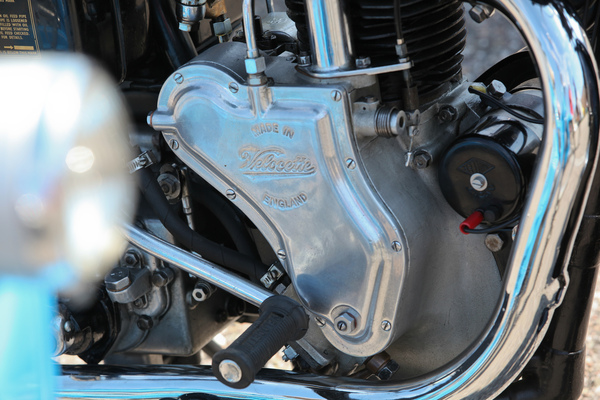 Auch Motorräder wie diese rare Velocette aus England - 3. Youngtimer- und Classictreffen Pratteln am 15. Juli 2018