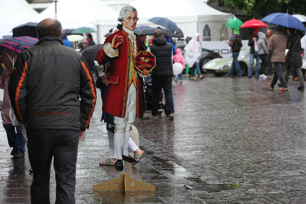 Auch Mozart schaut sich die sportlichen Autos in Salzburg an - Impressionen vom Gaisbergrennen 2014