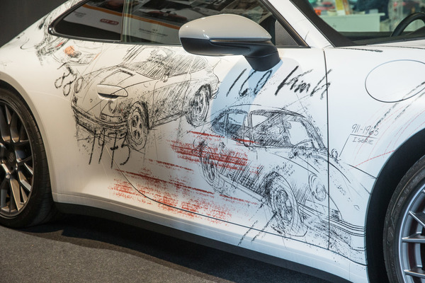 Auch Neuheiten, welche die Welt nicht unbedingt braucht, wurden vorgestellt, so zum einen die historische Folierung …