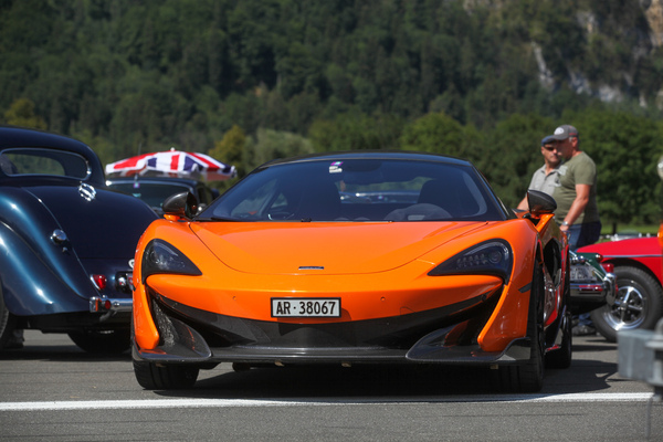 Auch Supersportwagen von heute sind zugelassen, solange sie aus Grossbritannien stammen - British Car Meeting (BCM) Mollis 2022