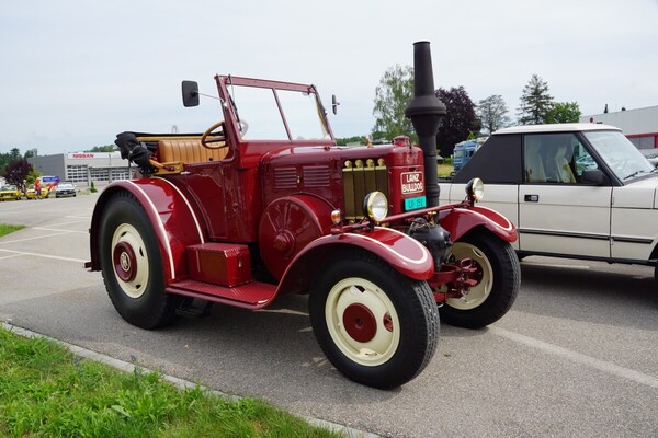 Image: Tractors are also welcome at the Calag classic car meeting