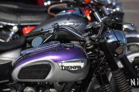 Auch Triumph baute schöne Mororräder - British Car Meeting in Mollis am 28. August 2016