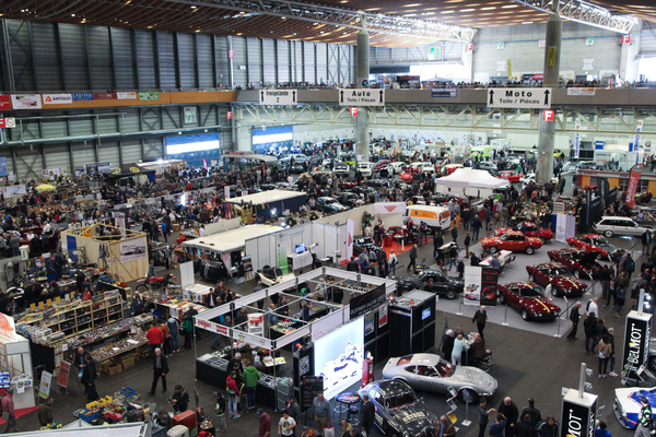 Bild Auch am Sonntag hatte es viele Leute - Oldtimer- und Teilemarkt Fribourg 2019