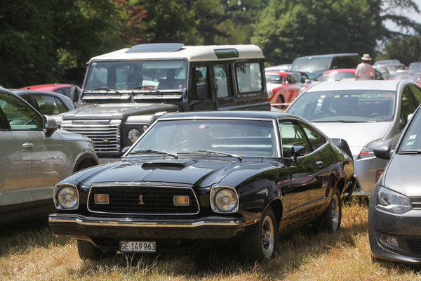 Auch auf dem Parkplatz gab's viele Klassiker, u.a. diesen Zweitgenerations-Ford Mustang - Concours d'Elégance Suisse Coppet 2022