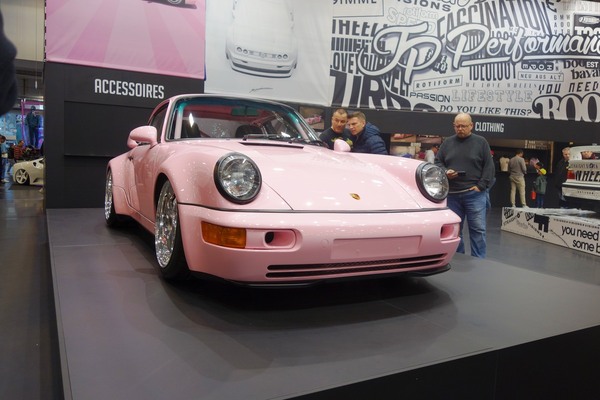 Auch bei JP Performance durfte die Farbe Rosa nicht fehlen - Essen Motor Show 2022