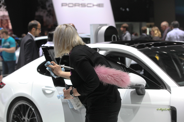 Auch bei Porsche Hybrid wirt geputzt - Genfer Autosalon 2017