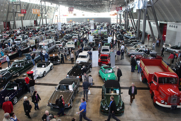 Auch beim Privatwagen-Handel stellen deutsche Fahrzeughersteller die Mehrzahl der Autos - Retro Classics Stuttgart 2014