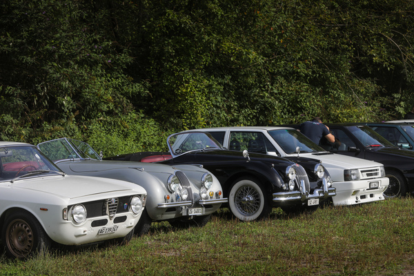 Auch "damals" gab's viele Autos in Schwarz, Grau und Weiss - 6. Lägern Classic 2023