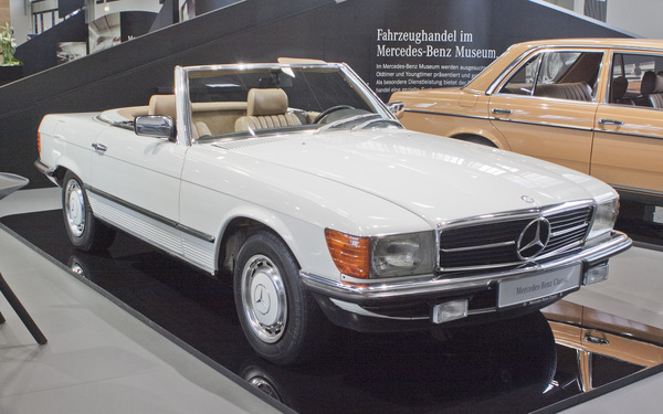 Auch das Mercedes-Benz museum handelt … - Motorworld Classics Berlin 2015