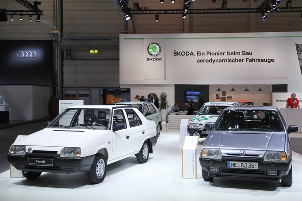Auch dem Skoda Favorit, der das 30-jährige Jubiläum feiert, wird auf dem Skoda-Stand eine Sonderschau gegönnt (Techno Classica 2017)