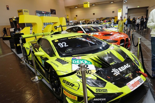 Auch der ADAC präsentierte Fahrzeuge zum Jubiläum der DTM – Essen Motor Show 2024