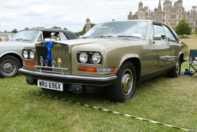 Auch der Camargue, der schon Beginn des Wochenendes eine gute Figur machte, bekommt eine Schleife für Eleganz. Dank toller Farbkombination und dezenter Patina – völlig zu Recht