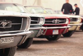 Bild Auch der Ford Mustang wurde gerne farbig bestellt - OSMT Zug September 2015