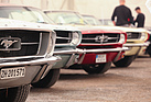 Auch der Ford Mustang wurde gerne farbig bestellt - OSMT Zug September 2015
