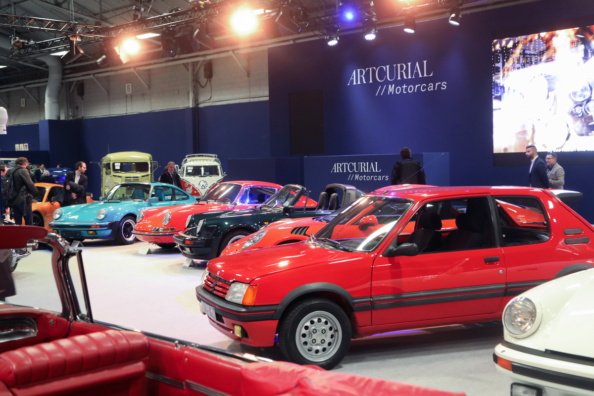 Auch der Peugeot 205 GTI 1.6 von 1984 konnte vermittelt werden - Artcurial Rétromobile Versteigerung 2024