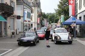 Auch der Polizei wird der Weg gewiesen - Wald Rollt 2025