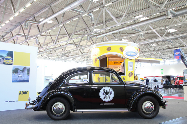 Image: The VW Beetle was also suitable as an emergency vehicle for the ADAC, even if it wasn't yellow - Retro Classics Cologne 2018