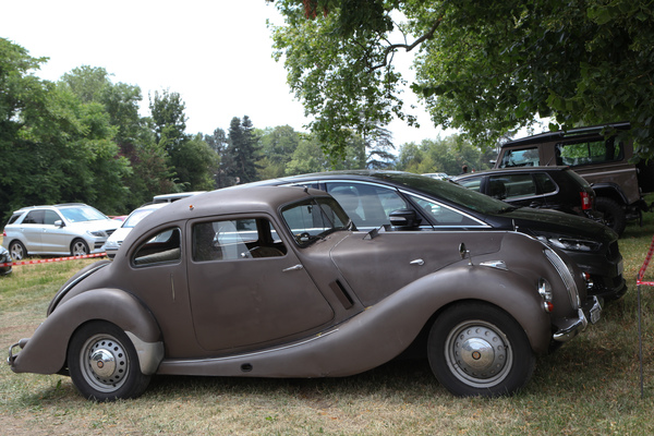 Auch die Besucher kamen mit raren Autos, z.B. einem frühem Bristol - Concours d'Elégance Suisse Coppet 2017