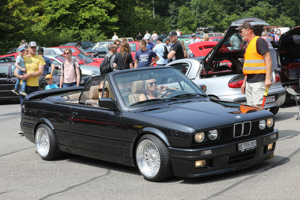 Auch die Damen setzen auf dezentes Tuning - Youngtimer Stockental 2025