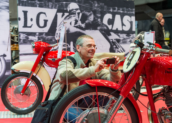 Auch die Motorradfans kamen voll auf ihre Rechnung - rechts eine Parilla von 1948 (Bremen Classic Motorshow 2015)