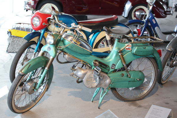 Auch die "Töffli" spielten am Gotthard eine Rolle - Sonderausstellung "Gotthard" im Pantheon 2016