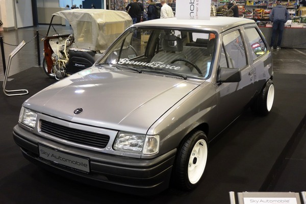 Auch dieser Opel Corsa A von 1992 war zu ersteigern - Essen Motor Show 2022