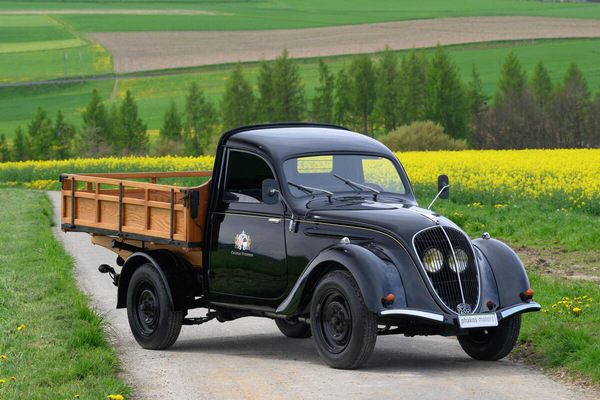 Auch dieser Peugeot 202 UH Pickup aus dem Jahr 1949 wurde für 230 % des Schätzwerts zugeschlagen und von Bonhams für CHF 52’900 vermittelt