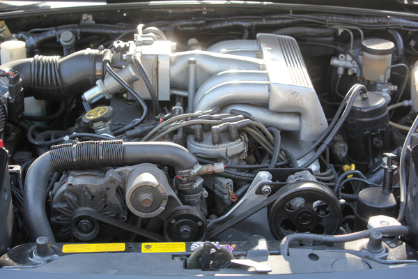 Auch ein Hybrid und ein unerwarteter dazu - Mazda MX-5 mit Ford-V8-Fünflitermotor unter der Haube - V8-/I6-Hybrid-Treffen in der Motorworld Kemptthal 2021