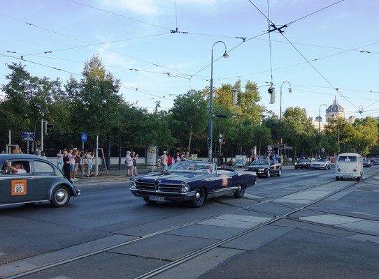 Auch ein Pontiac Bonneville Convertible aus dem Jahr 1965 nahm teil - Vienna Classic Days 2024