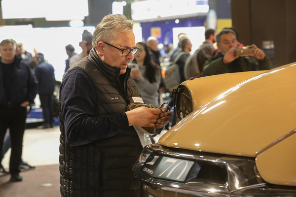 Auch einem Citroën DS kann einmal das Licht ausgehen – Rétromobile Paris 2025