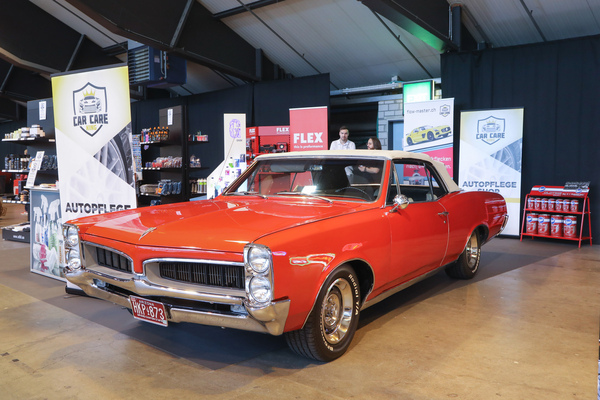 Even big and powerful US cars want to be looked after - Swiss Classic World Lucerne 2023