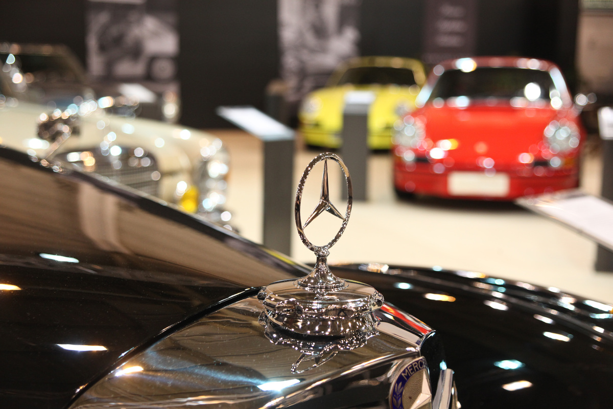 Auch in Essen hatten Fahrzeuge der Firmen Mercedes-Benz und Porsche einen hohen Anteil - Techno Classica 2015