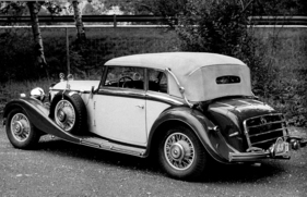 Auch mit geschlossenem Verdeck präsentiert sich der 500 K, Cabriolet B, als elegantes Luxusauto - Mercedes-Benz 500 K (1935) Auch mit geschlossenem Verdeck präsentiert sich der 500 K, Cabriolet B, als elegantes Luxusauto - Mercedes-Benz 500 K (1935)