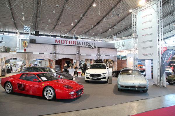 Auch südländische Fahrzeuge aller Altersklassen auf dem Stand von Motor World - Retro Classics Stuttgart 2017