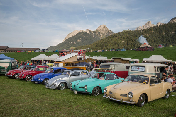 Auch viele Karmann-Ghia waren darunter - Treffen der luftgekühlten Volkswagen in Château-d'Oex 2017