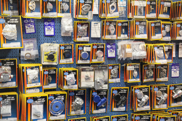 Auch viele Kleinteile - Besuch bei Cagero