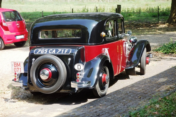 Auch vor dem Museum steht ein Rosengart - Rosengart-Museum in Bedburg-Rath