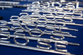 Schriftzüge findet man oft in Ersatzteilmärkten und an Messen