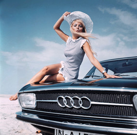 Audi 100 (1968) wie er in Werbeprospekten gezeigt wurde
