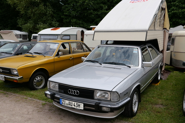 Audi 100 5S (1981) mit Camping-Aufsatz – Bockhorner Oldtimermarkt 2024