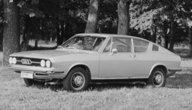 Audi 100 Coupé S (1976) – jetzt mit kleineren Raddeckeln und zweifarbigen Scheibenrädern