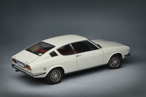 Bild: Audi 100 Coupé S an der Ausstellung zur C-Baureihe im Audi Forum Neckarsulm