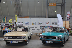 Audi 100 GL (1973) - zusammen mit Coupé zur Feier des 50. Geburtstags des Audi 100 (Retro Classics Stuttgart 2018) (1973)